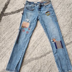 Pillcro Anthropologie Embroidered patchwork Distressed Jeans 26 boyfriend slim